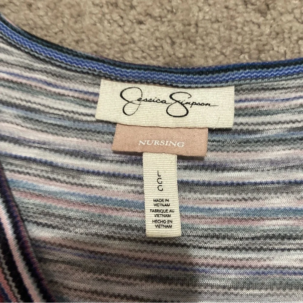 Jessica Simpson Nursing Shirt Size Large - Picture 9 of 11